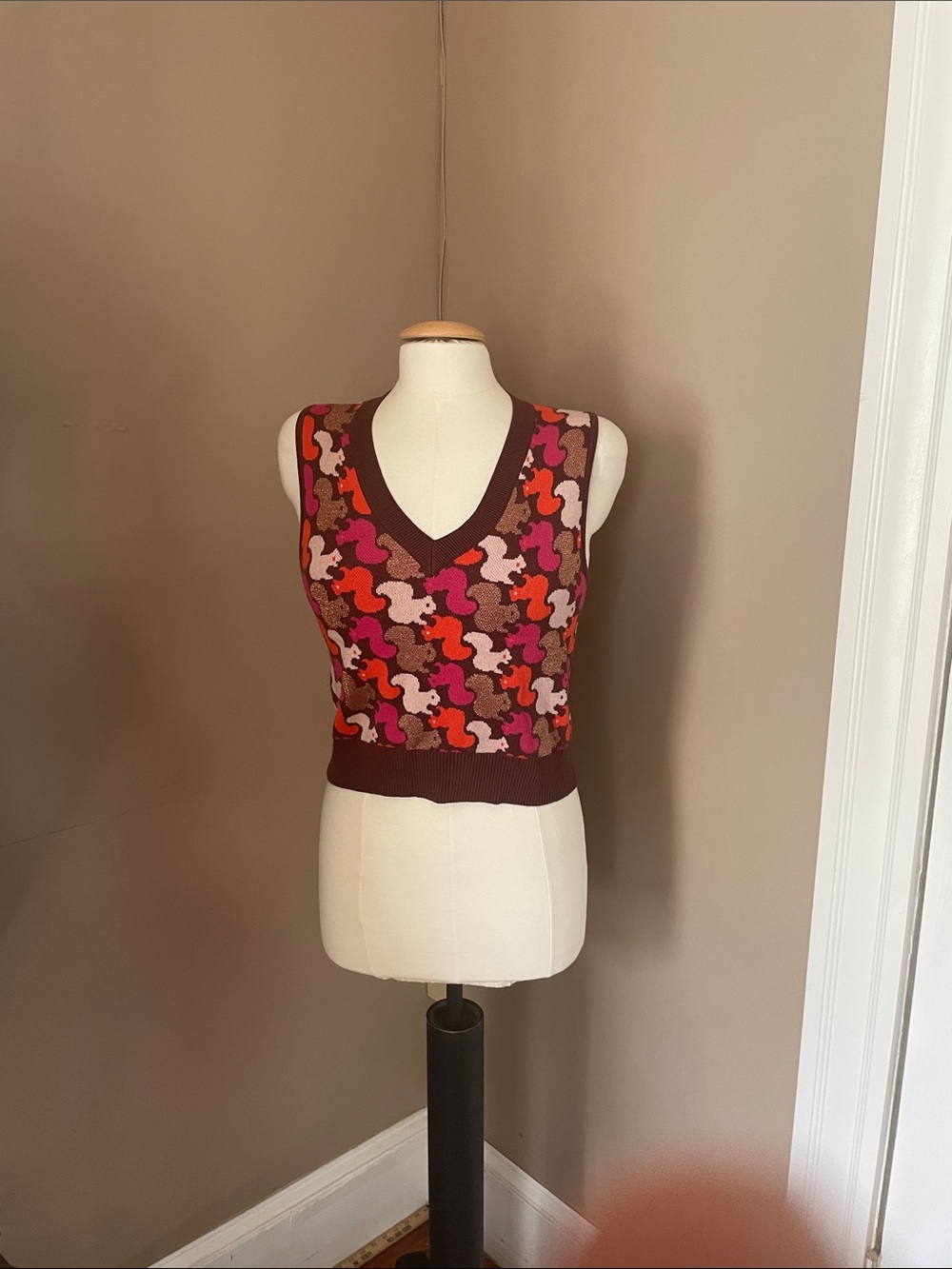 Maeve by anthropology Sleeveless V-Neck colorful squirrels **fall** size S
